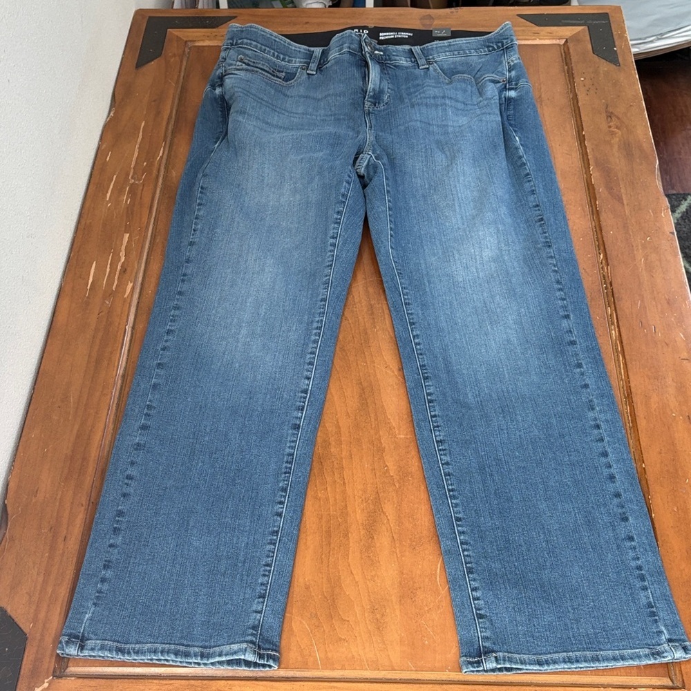 Torrid NWT Bombshell Blue Straight Leg Women's Jeans Size 16R